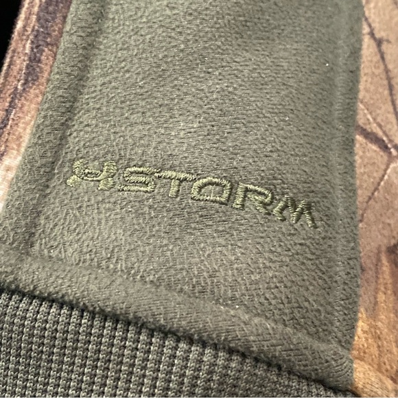 Under Armour and Realtree Women’s Camouflaged Jacket Size Medium - Picture 4 of 9